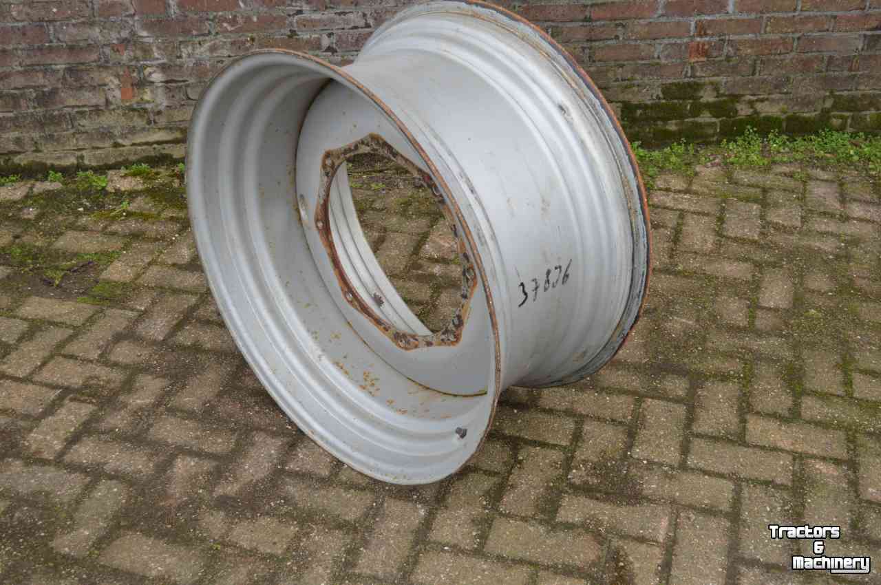 Wheels, Tyres, Rims & Dual spacers Steyr dw15lx30