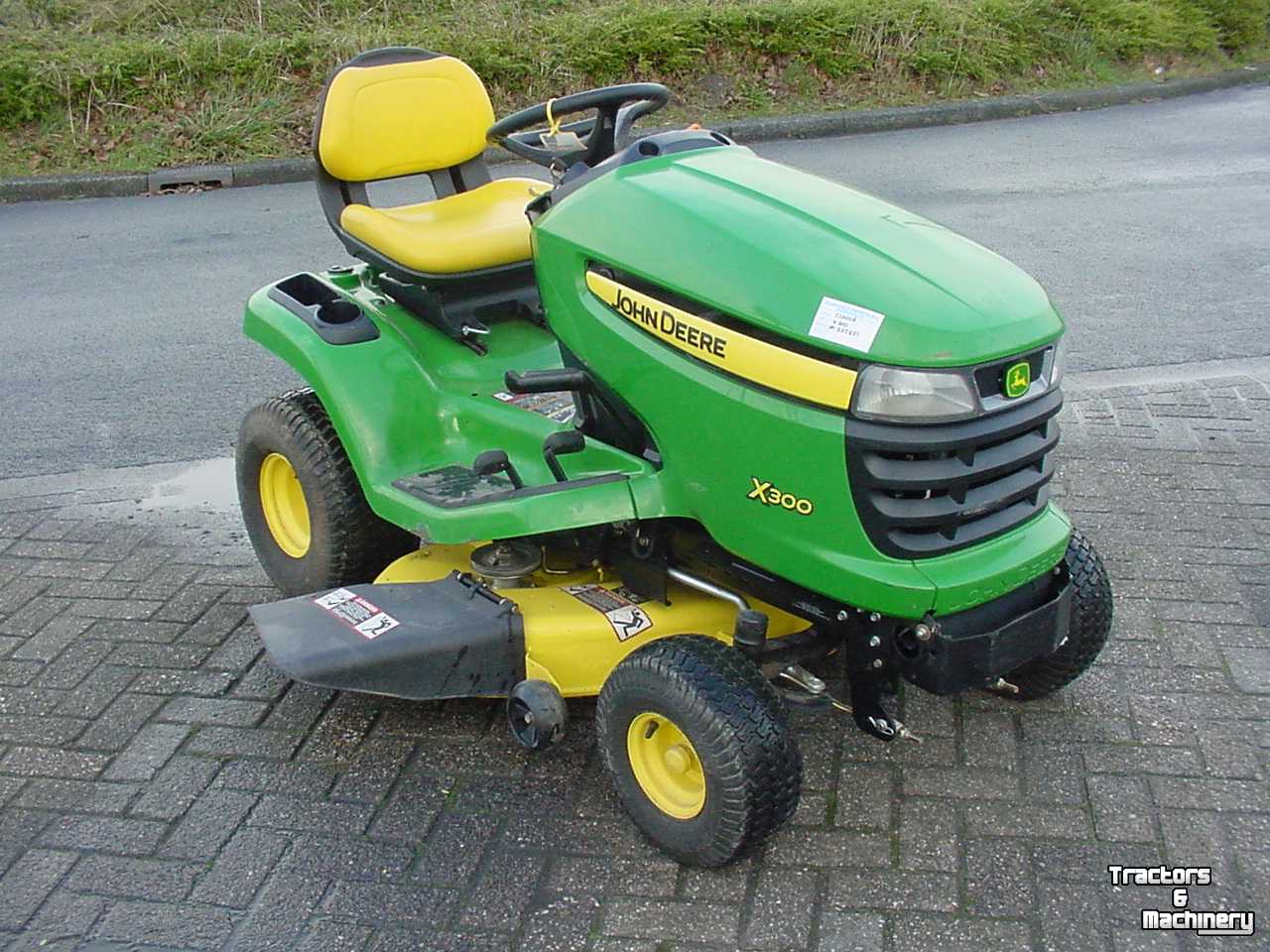 Mower self-propelled John Deere X300