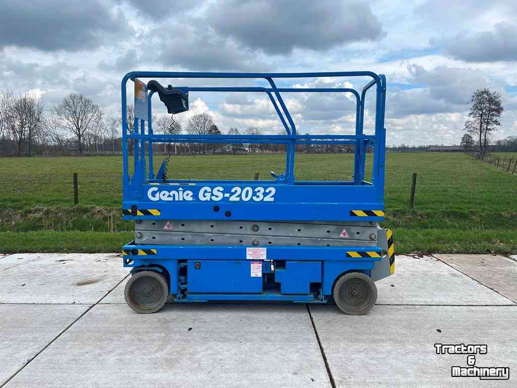 Articulated platforms Genie GS2032