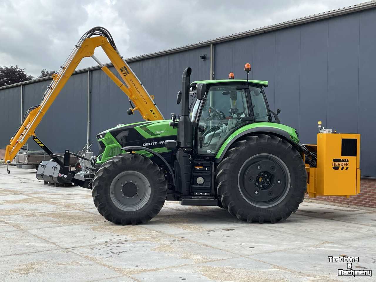 Tractors Deutz-Fahr Agrotron 6185 TTV met Herder Grenadier MBK512 LSH