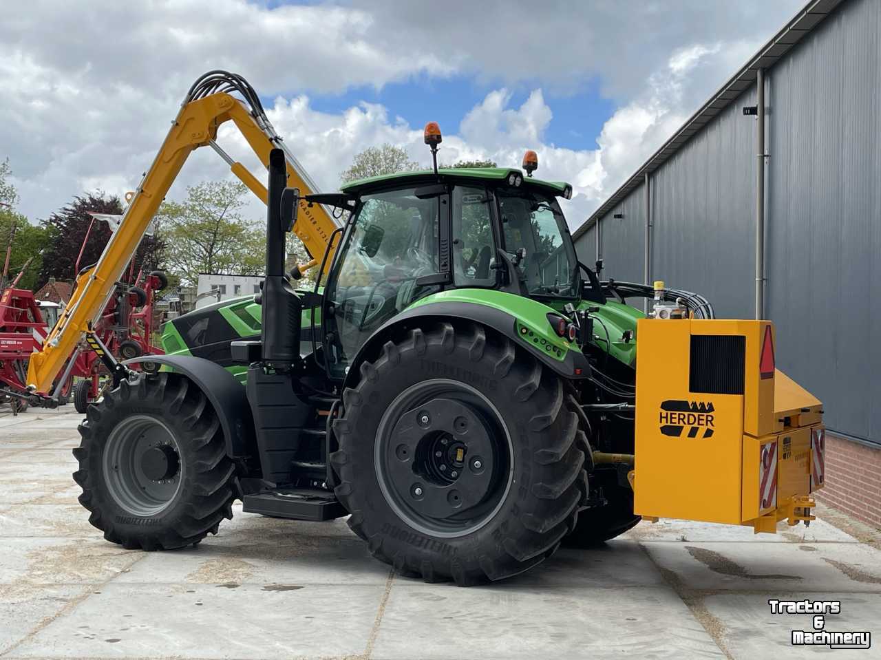 Tractors Deutz-Fahr Agrotron 6185 TTV met Herder Grenadier MBK512 LSH