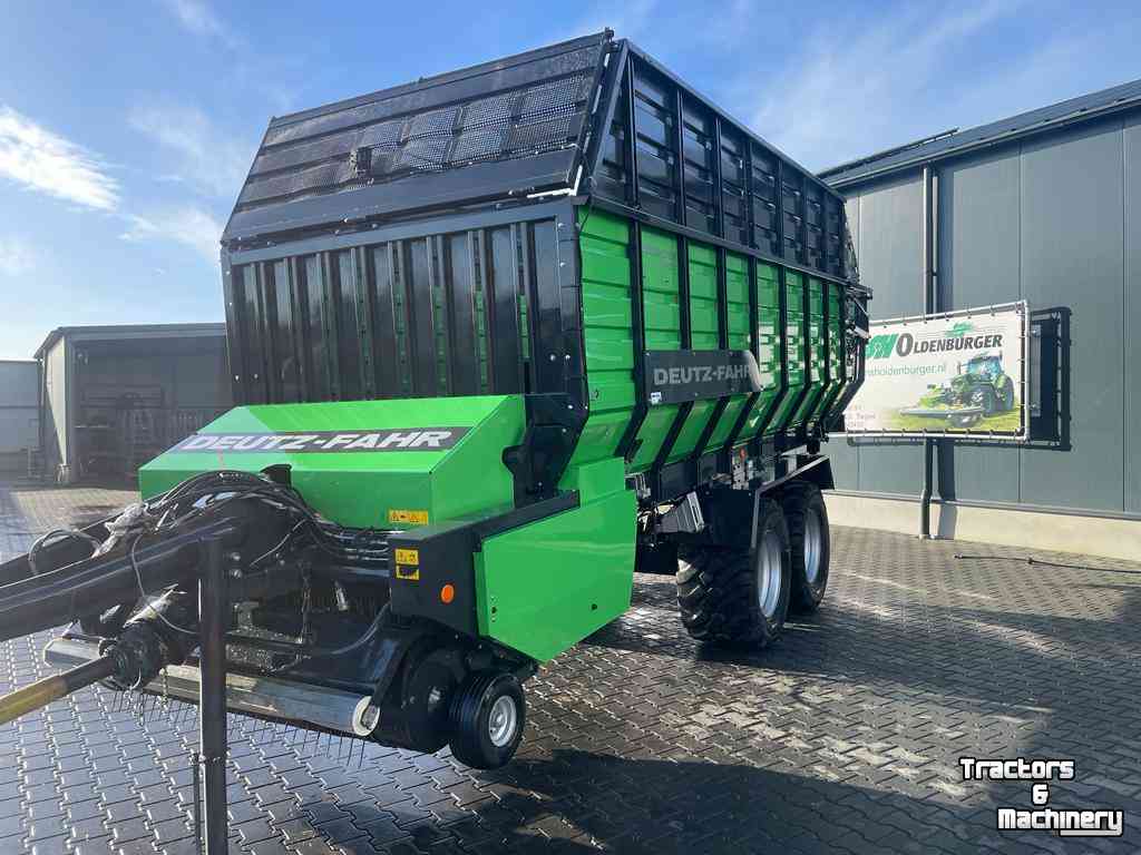 Self-loading wagon Deutz-Fahr Feedmaster 4400 opraapwagen (stalvoeren)