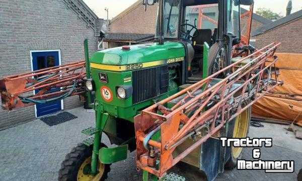 Fieldsprayer self-propelled John Deere 2250 2WD Spuittractor