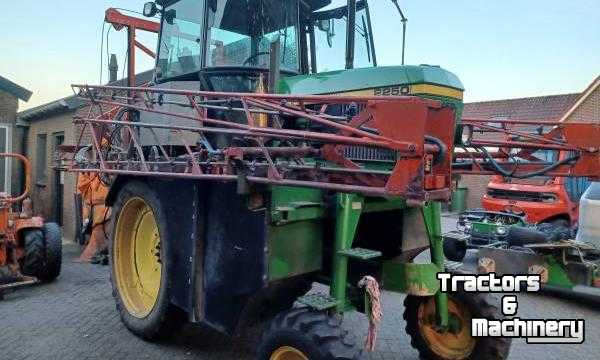 Fieldsprayer self-propelled John Deere 2250 2WD Spuittractor