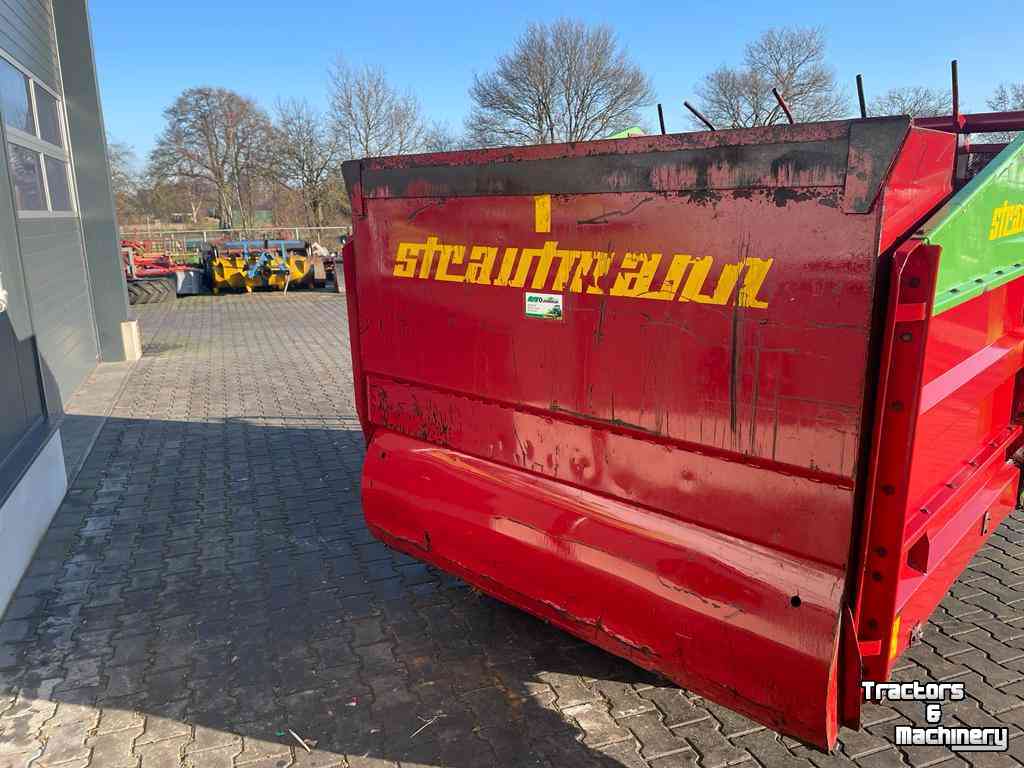 Silage-block distribution wagon Strautmann BVW blokkenwagen