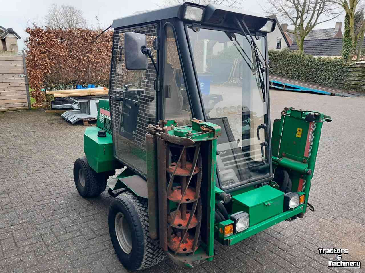 Mower self-propelled Ransomes parkway 2250 plus 4wd  gazonmaaier