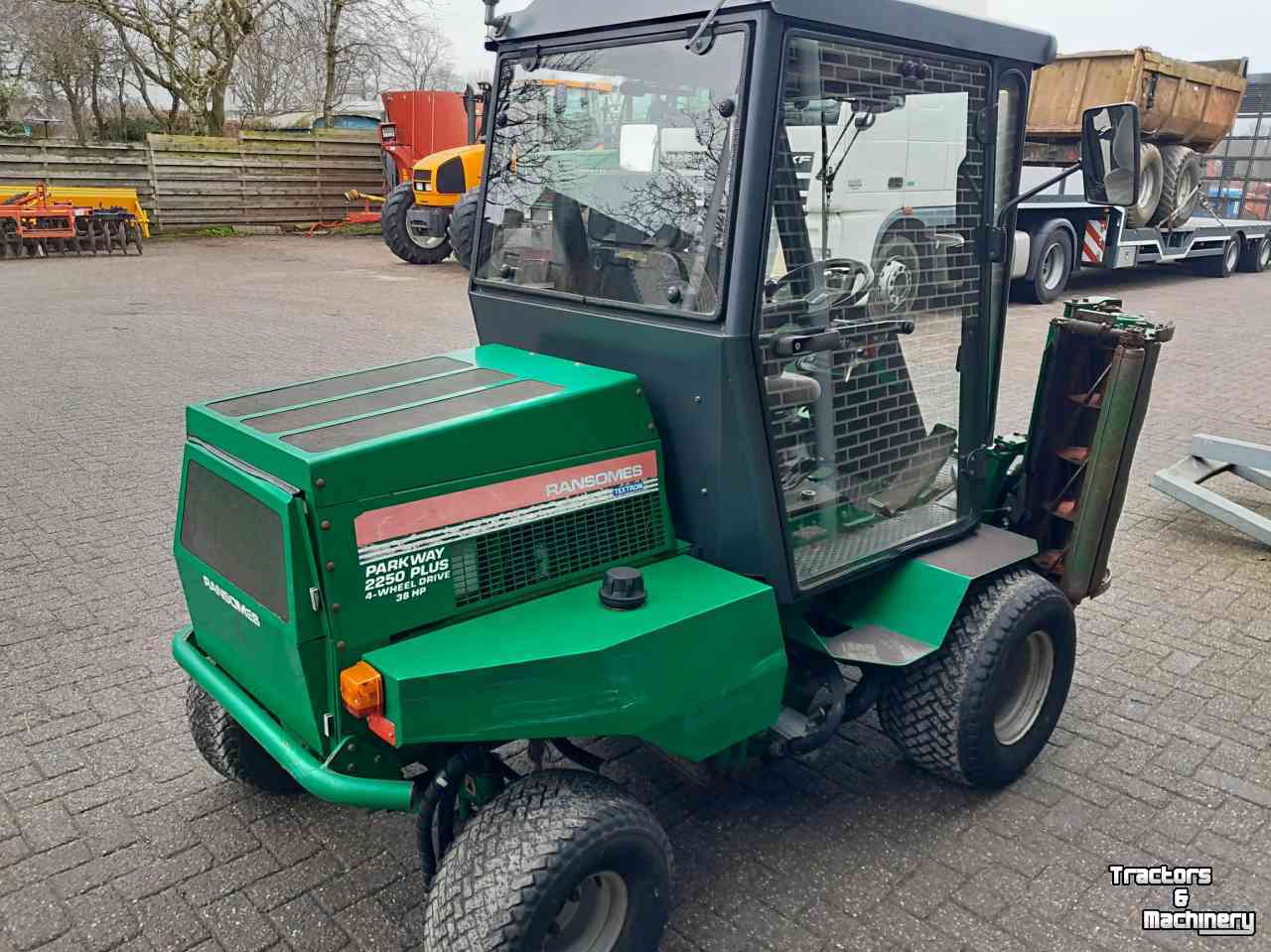 Mower self-propelled Ransomes parkway 2250 plus 4wd  gazonmaaier