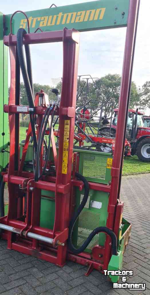 Silage block-cutter Strautmann HQ2800 met hefmast