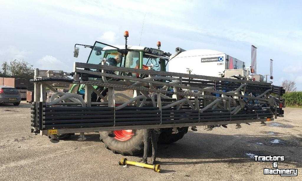 Fertilizer spreader Kramer SWINCOSEM Pneumatische weegstrooier