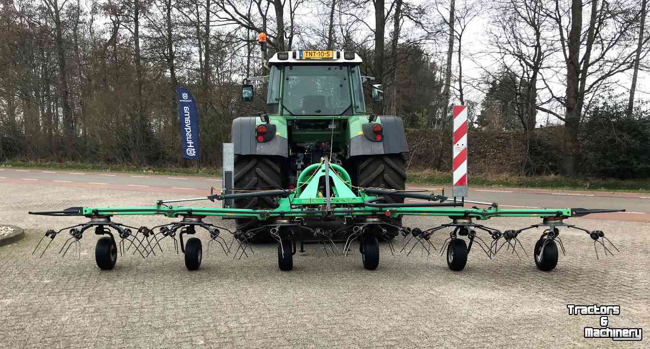 Tedder Deutz-Fahr 6821