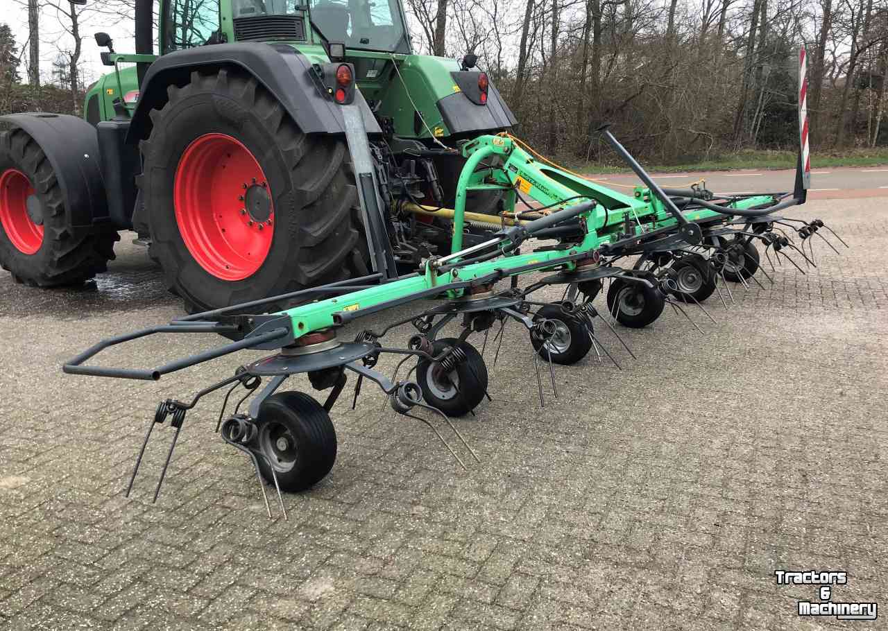 Tedder Deutz-Fahr 6821