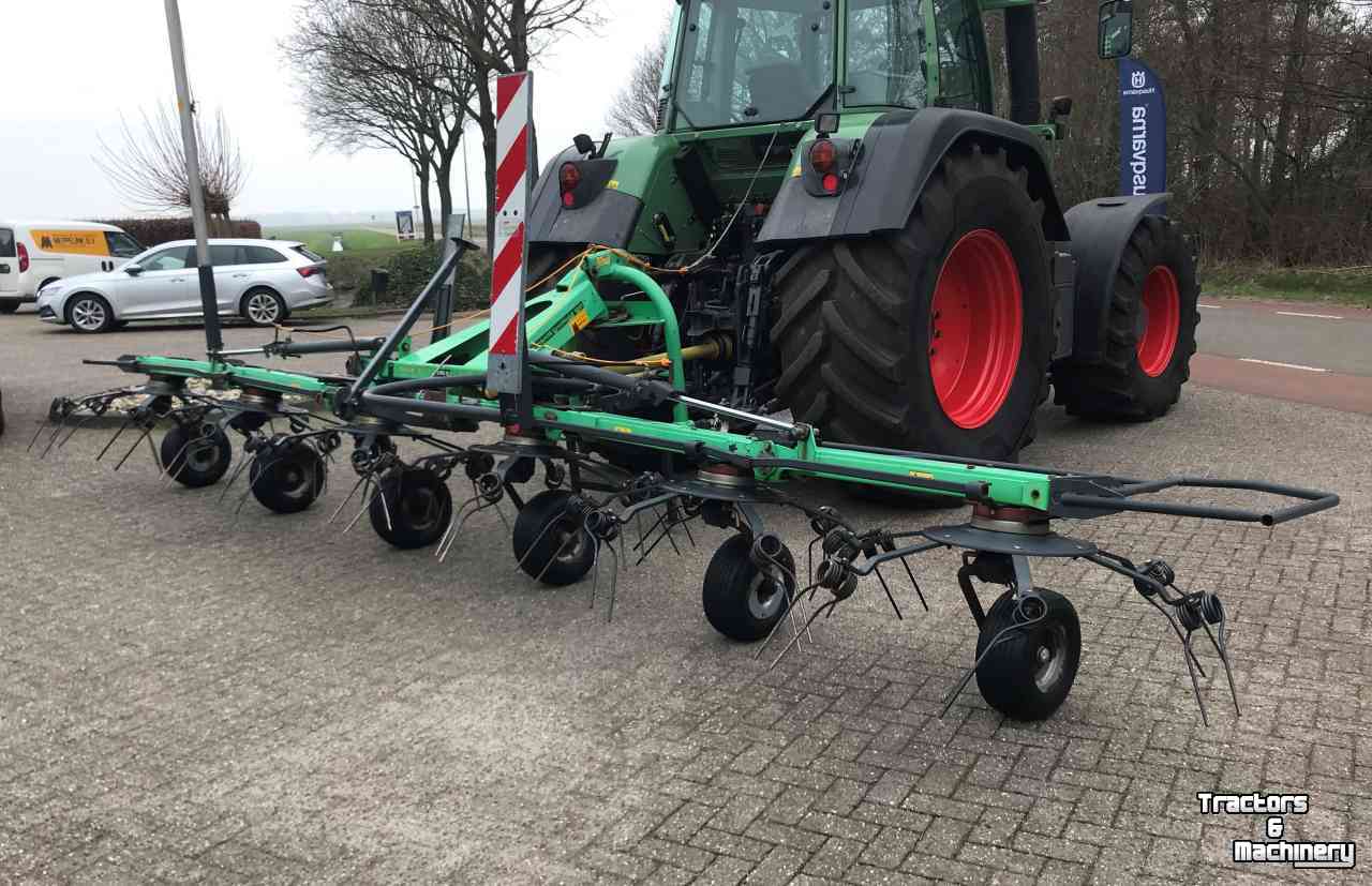 Tedder Deutz-Fahr 6821