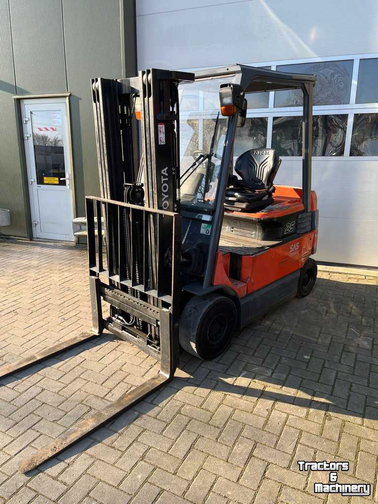 Forklift Toyota 7FBMF25