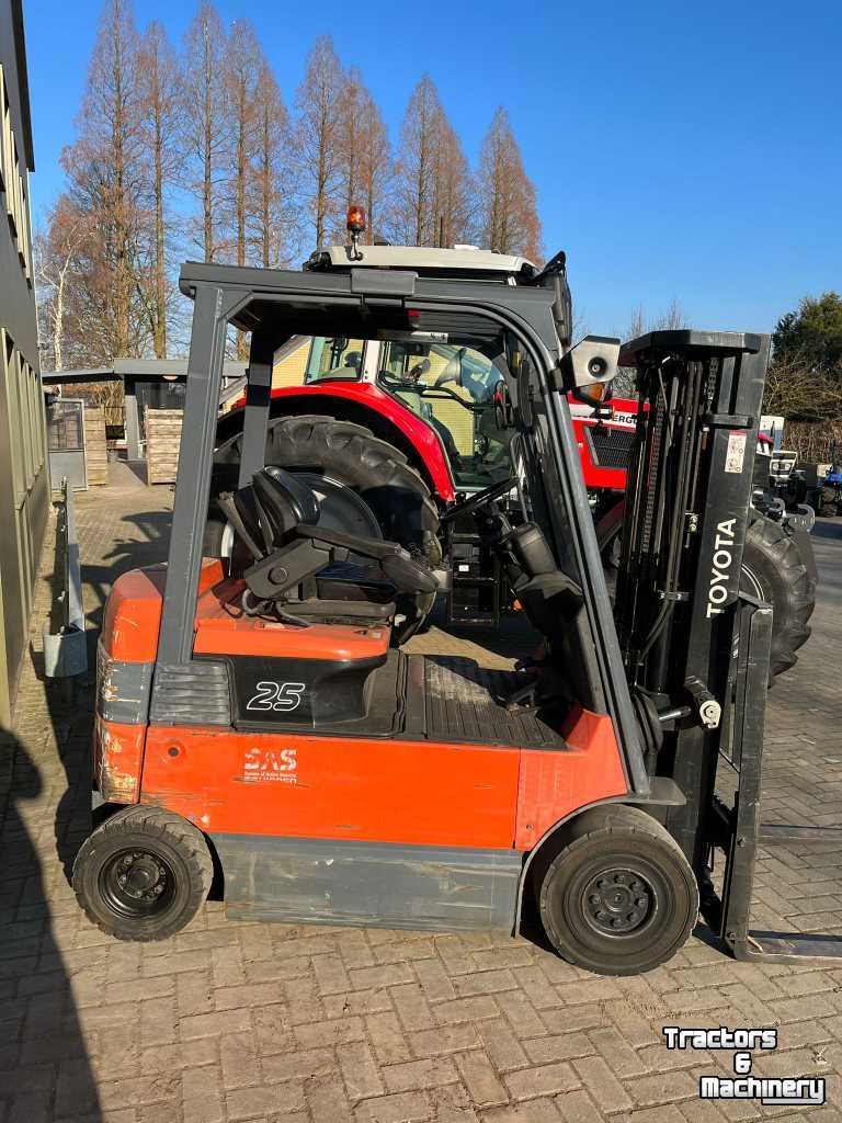 Forklift Toyota 7FBMF25