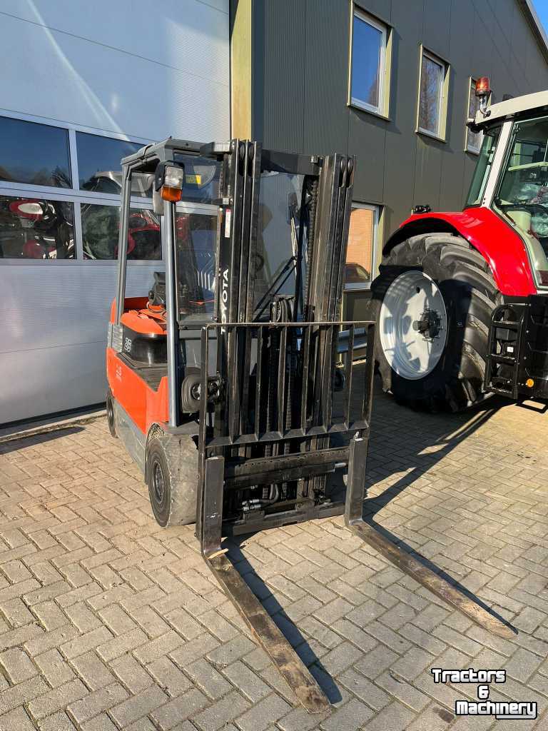 Forklift Toyota 7FBMF25