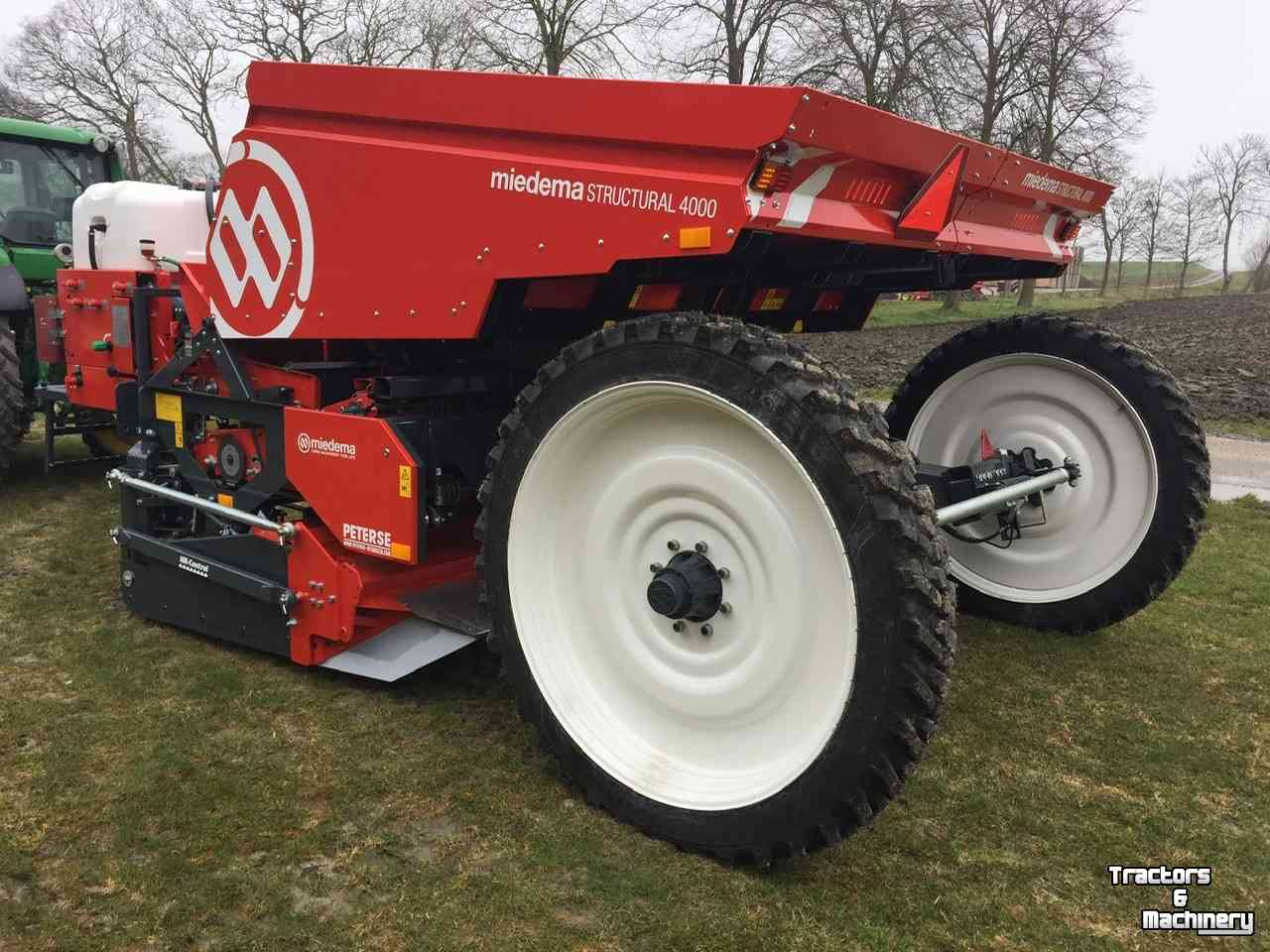 Potato planter Miedema MS4000 Snarenbedpootmachine | Aanaardkap | Kiepbunker