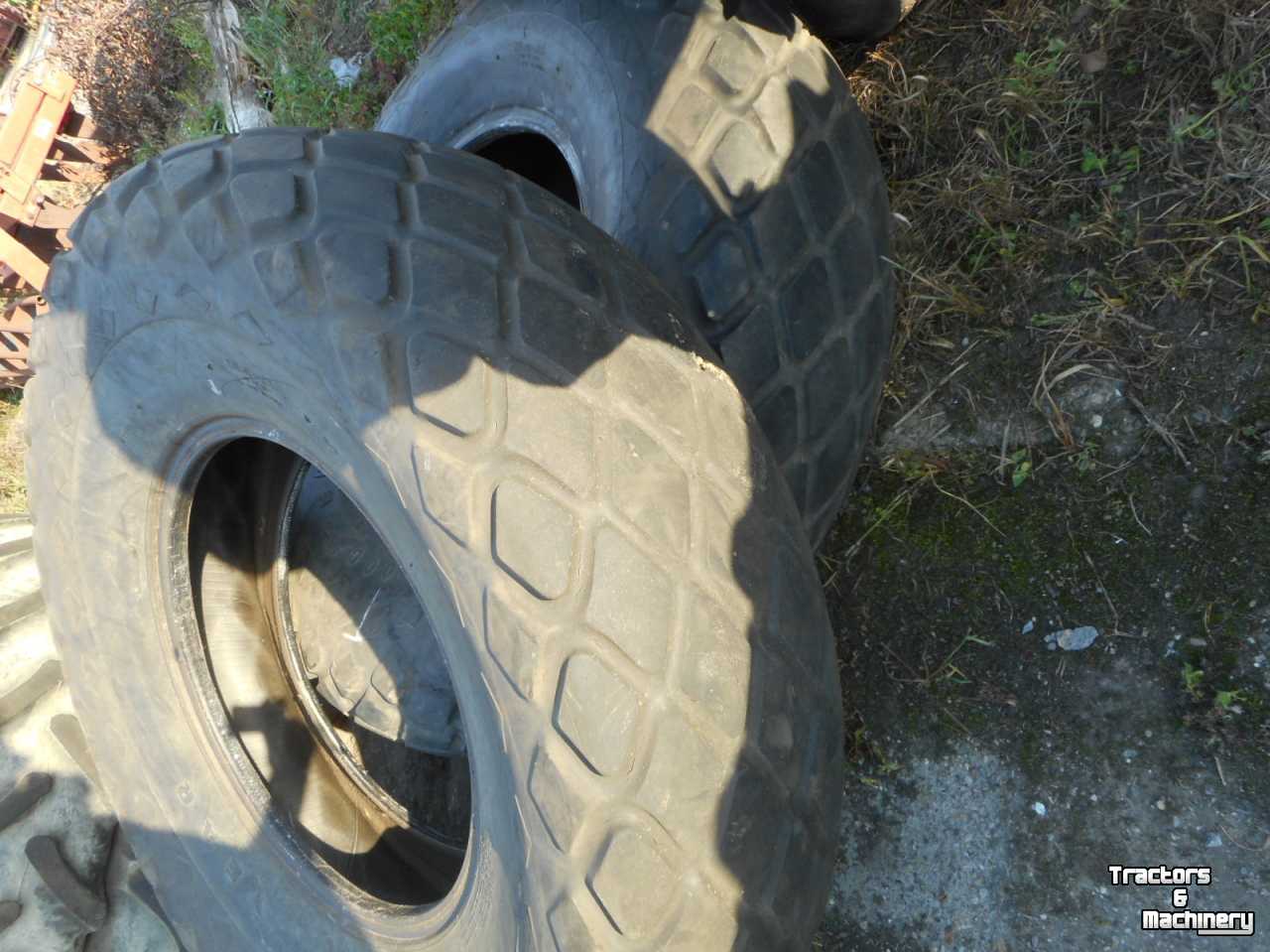 Wheels, Tyres, Rims & Dual spacers Good Year 18,4-26 gazonbanden