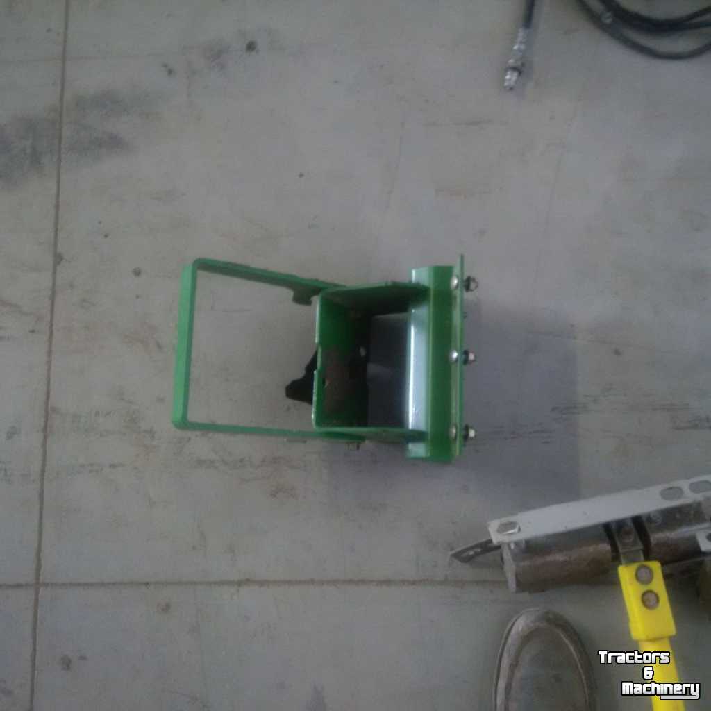 Used parts for combines John Deere CONNECT SINGLE POINT COUPLER 900 SERIES HEAD ONTARIO