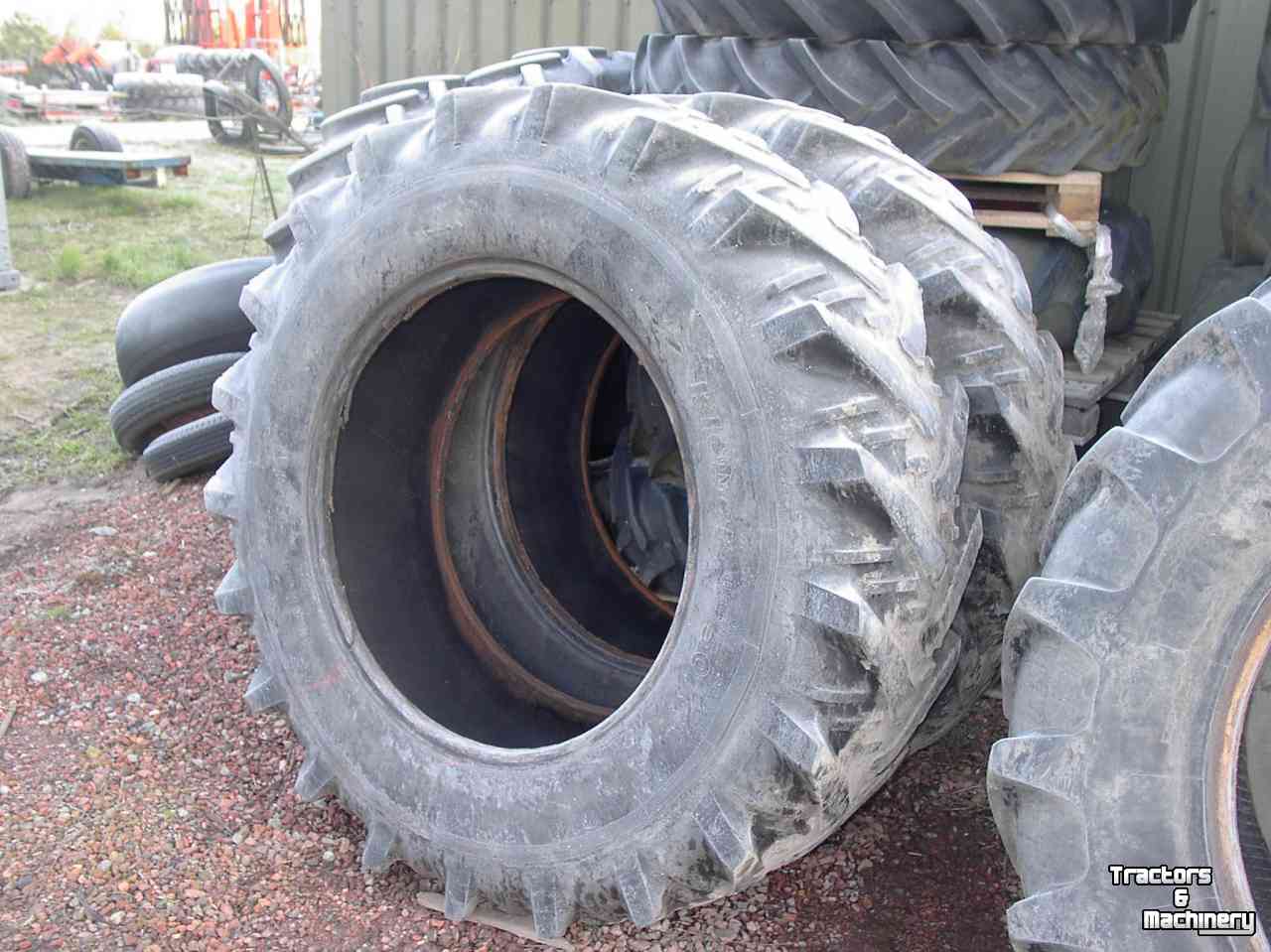 Wheels, Tyres, Rims & Dual spacers Kleber 18.4 x 34