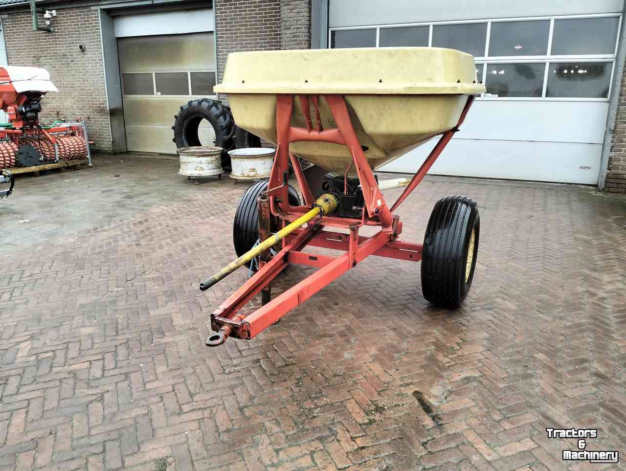 Fertilizer spreader Vicon pendelstrooier