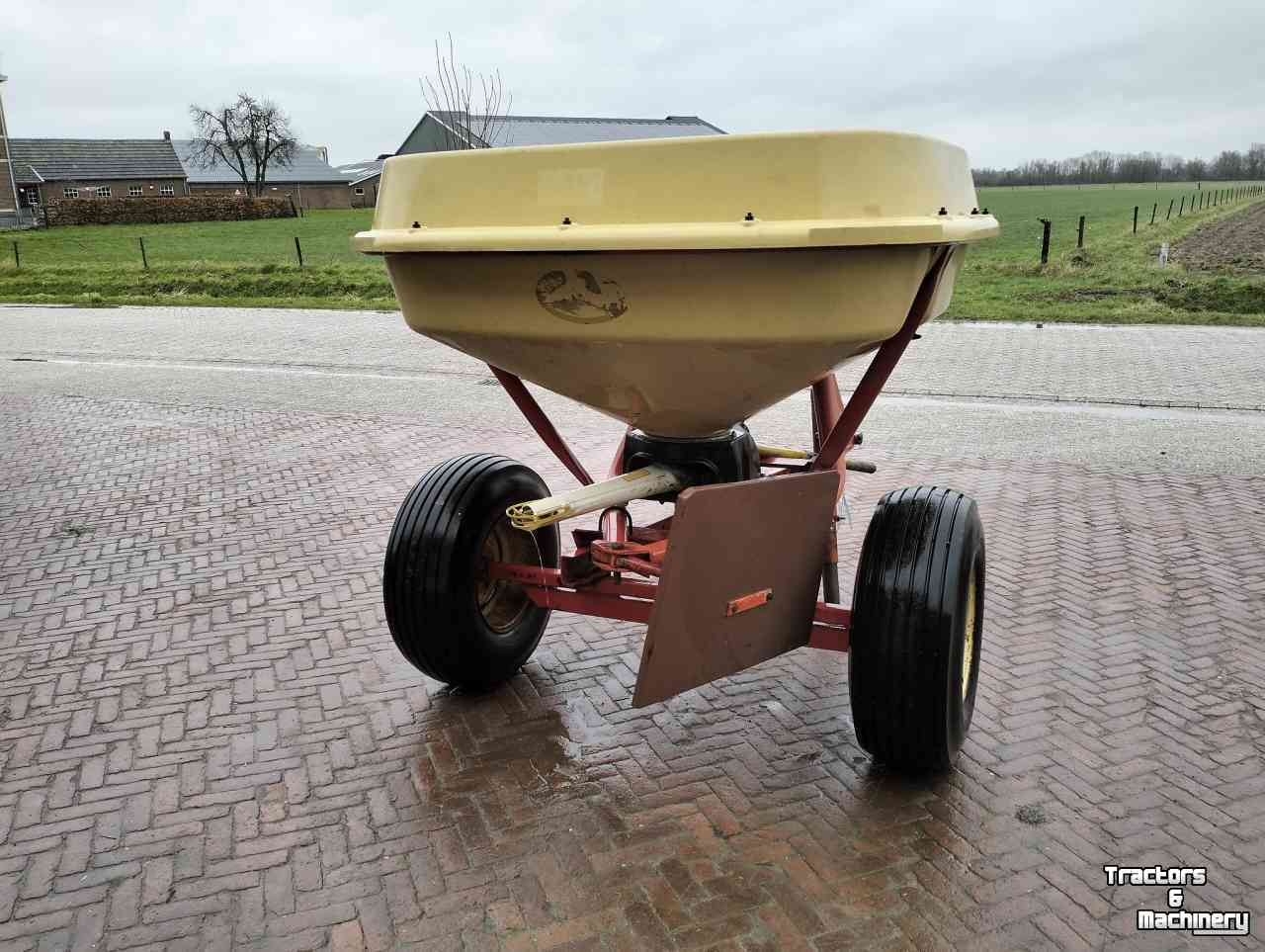 Fertilizer spreader Vicon pendelstrooier