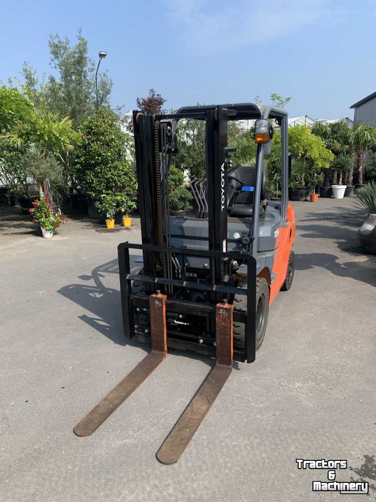 Forklift Toyota 8FDL25-02