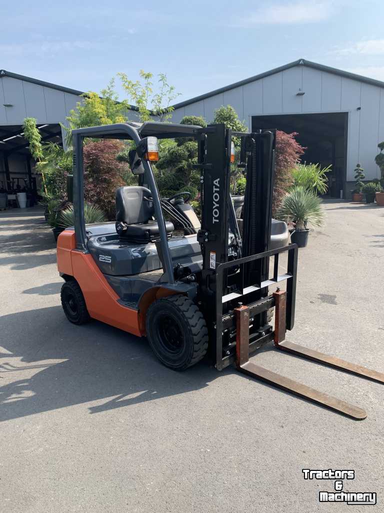 Forklift Toyota 8FDL25-02