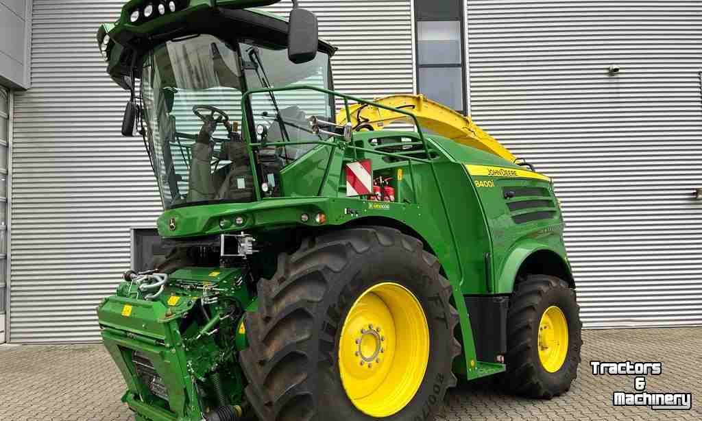 Forage-harvester John Deere 8400i Prodrive 40 km Zelfrijdende Veldhakselaar