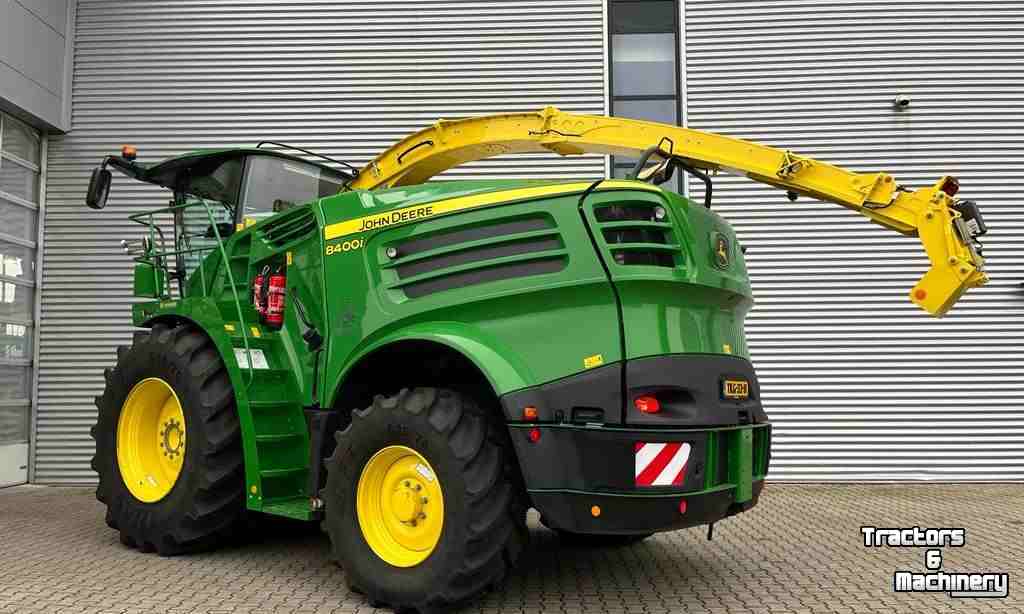 Forage-harvester John Deere 8400i Prodrive 40 km Zelfrijdende Veldhakselaar