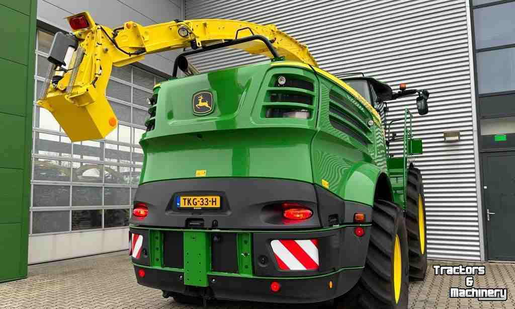 Forage-harvester John Deere 8400i Prodrive 40 km Zelfrijdende Veldhakselaar