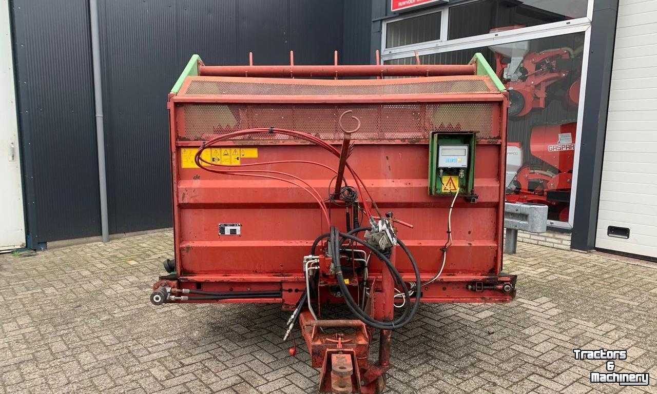 Silage-block distribution wagon Strautmann BVW Blokkenverdeelwagen