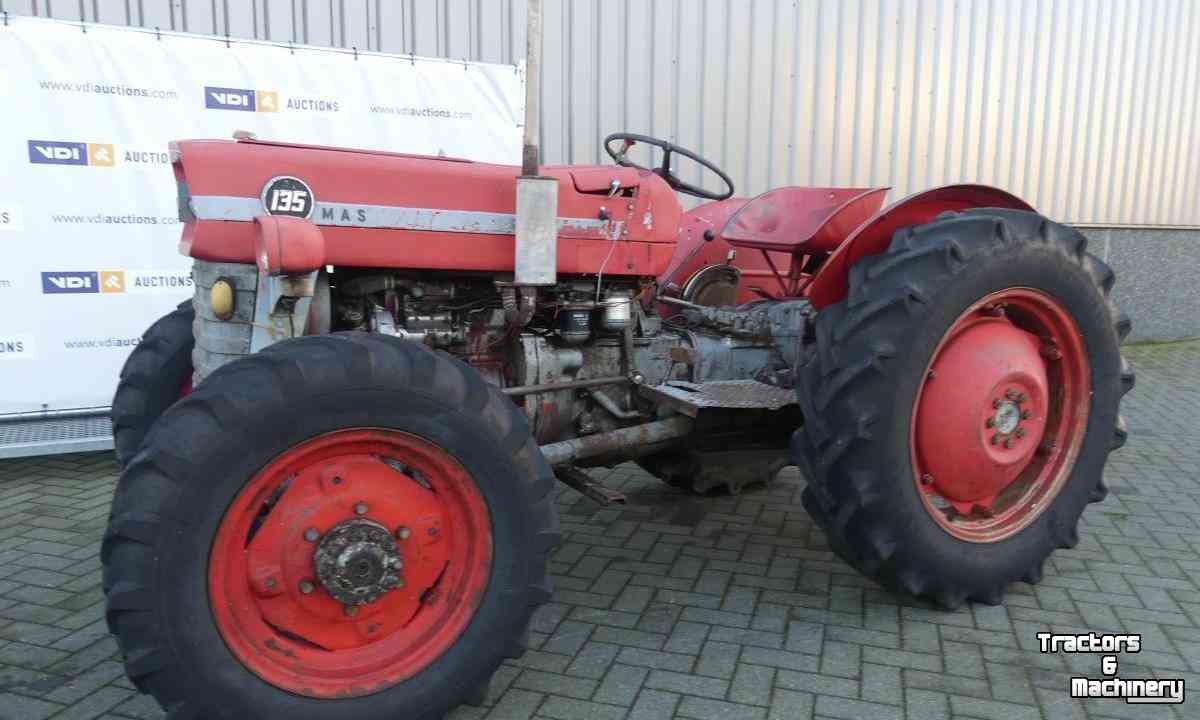 Oldtimers Massey Ferguson 135 4WD Tractor Oldtimer