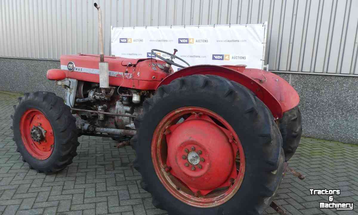 Oldtimers Massey Ferguson 135 4WD Tractor Oldtimer