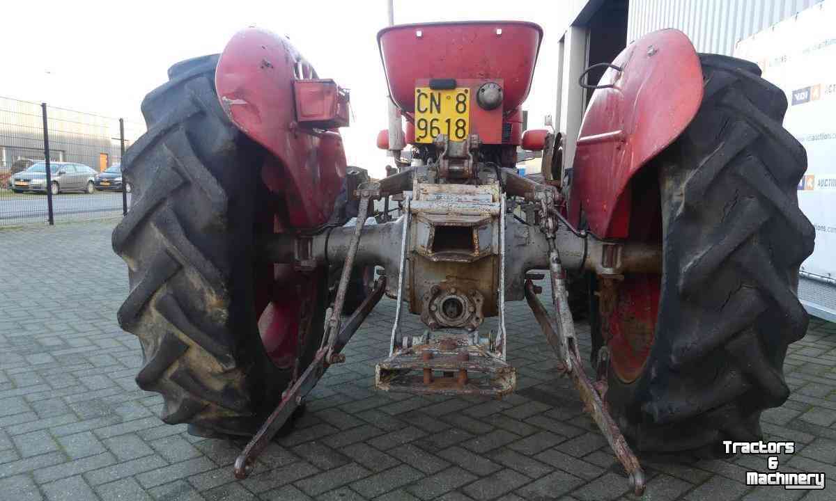 Oldtimers Massey Ferguson 135 4WD Tractor Oldtimer