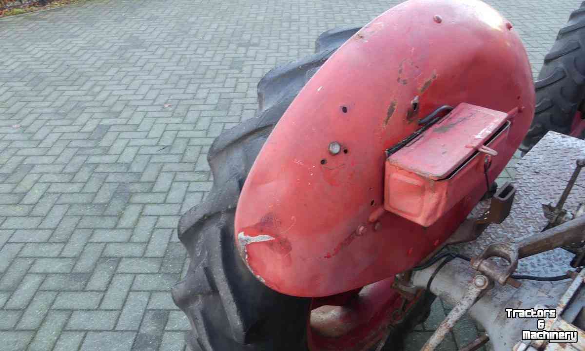 Oldtimers Massey Ferguson 135 4WD Tractor Oldtimer