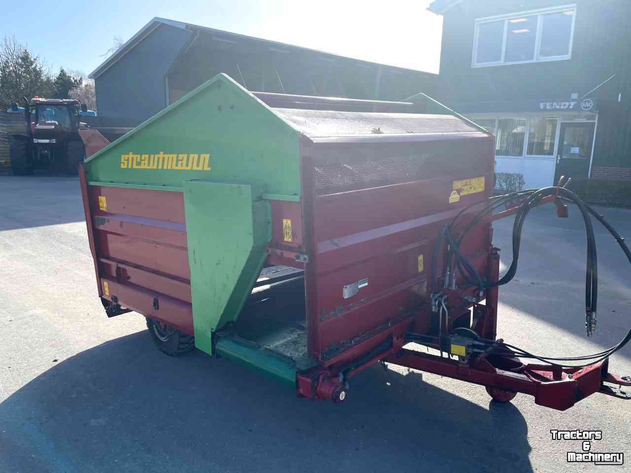 Silage-block distribution wagon Strautmann BVW