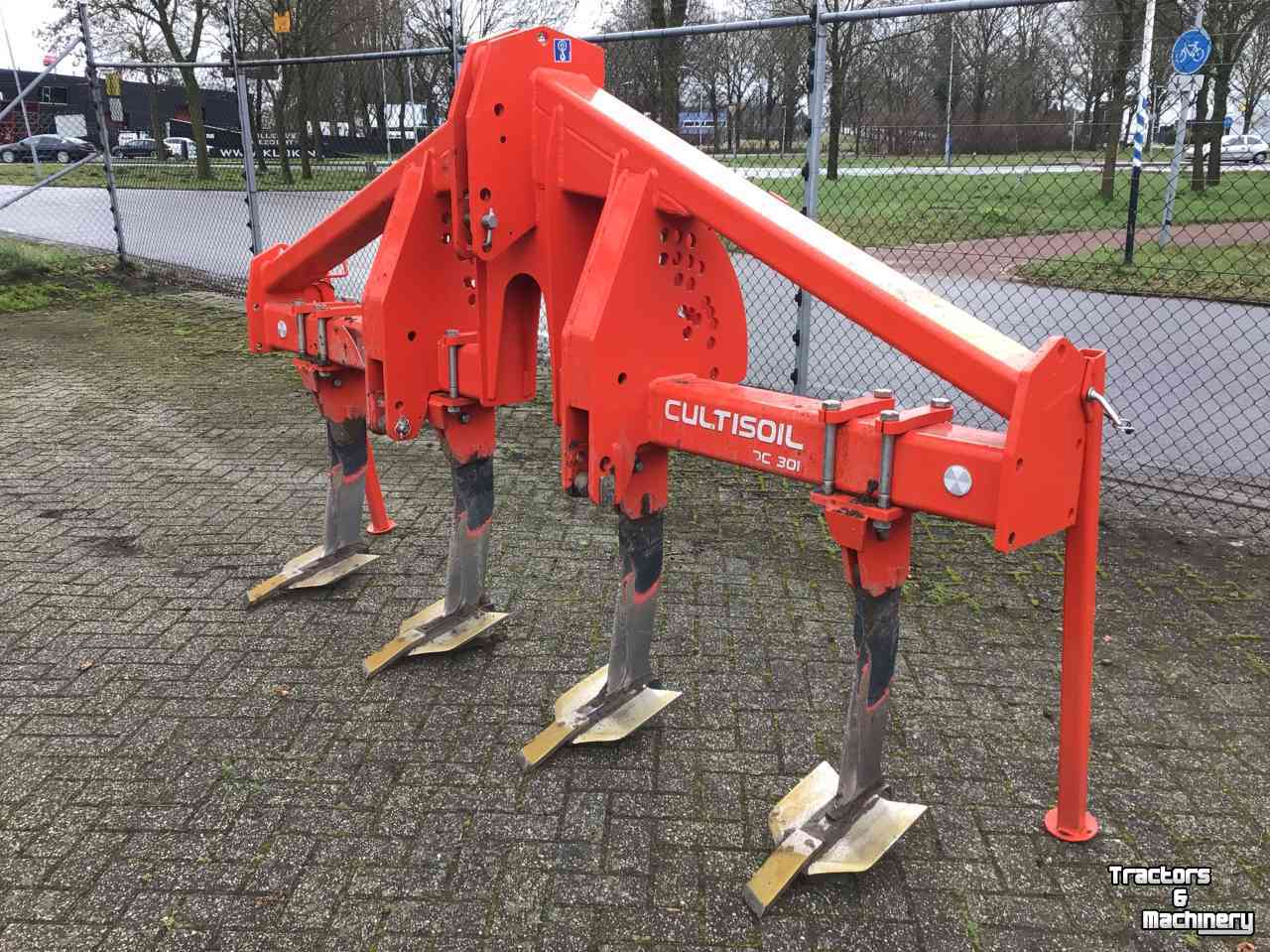 Deep subsoiler Kuhn Cultisoil DC 301