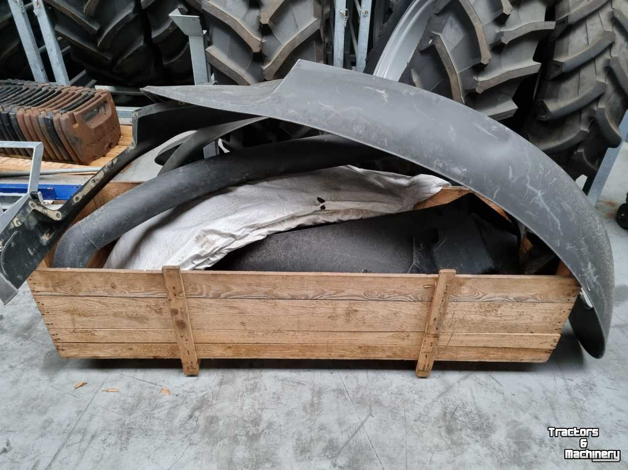 Used parts for tractors Deutz-Fahr Agrotron Spatbordverbreders