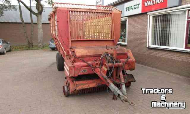 Self-loading wagon Strautmann LBF 261 Opraapwagen