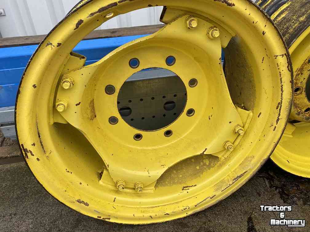 Wheels, Tyres, Rims & Dual spacers John Deere 2x velg 12w x 24 verstelbaar, steek 221/275/8