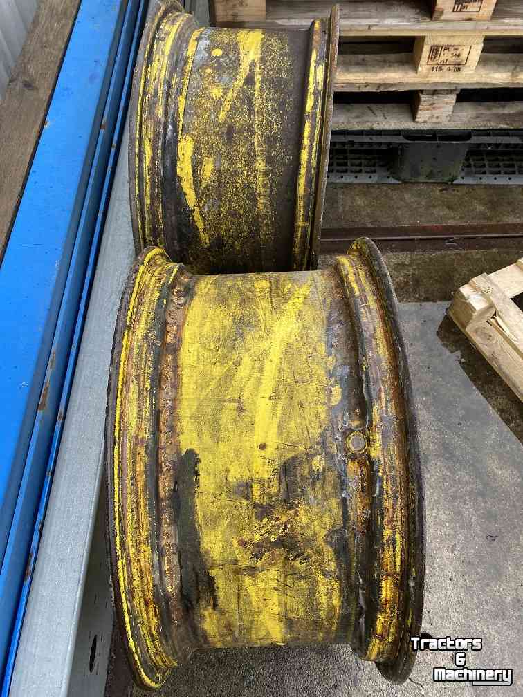 Wheels, Tyres, Rims & Dual spacers John Deere 2x velg 12w x 24 verstelbaar, steek 221/275/8