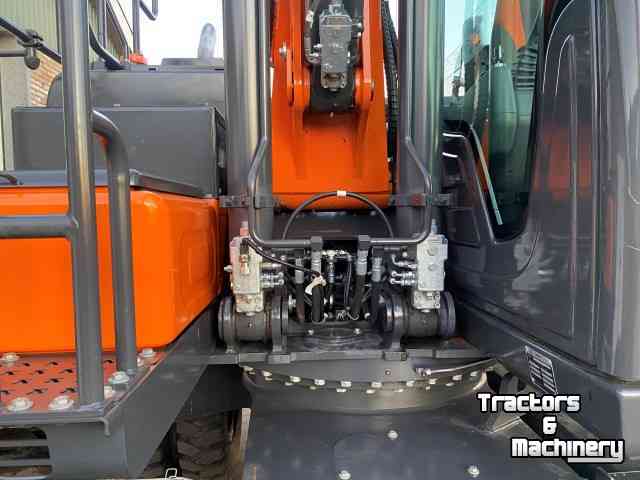 Excavator mobile Doosan DX140W-5  bandenkraan