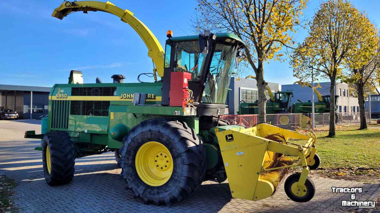 Forage-harvester John Deere Nette 6850 4WD Veldhakselaar Forage Harvester