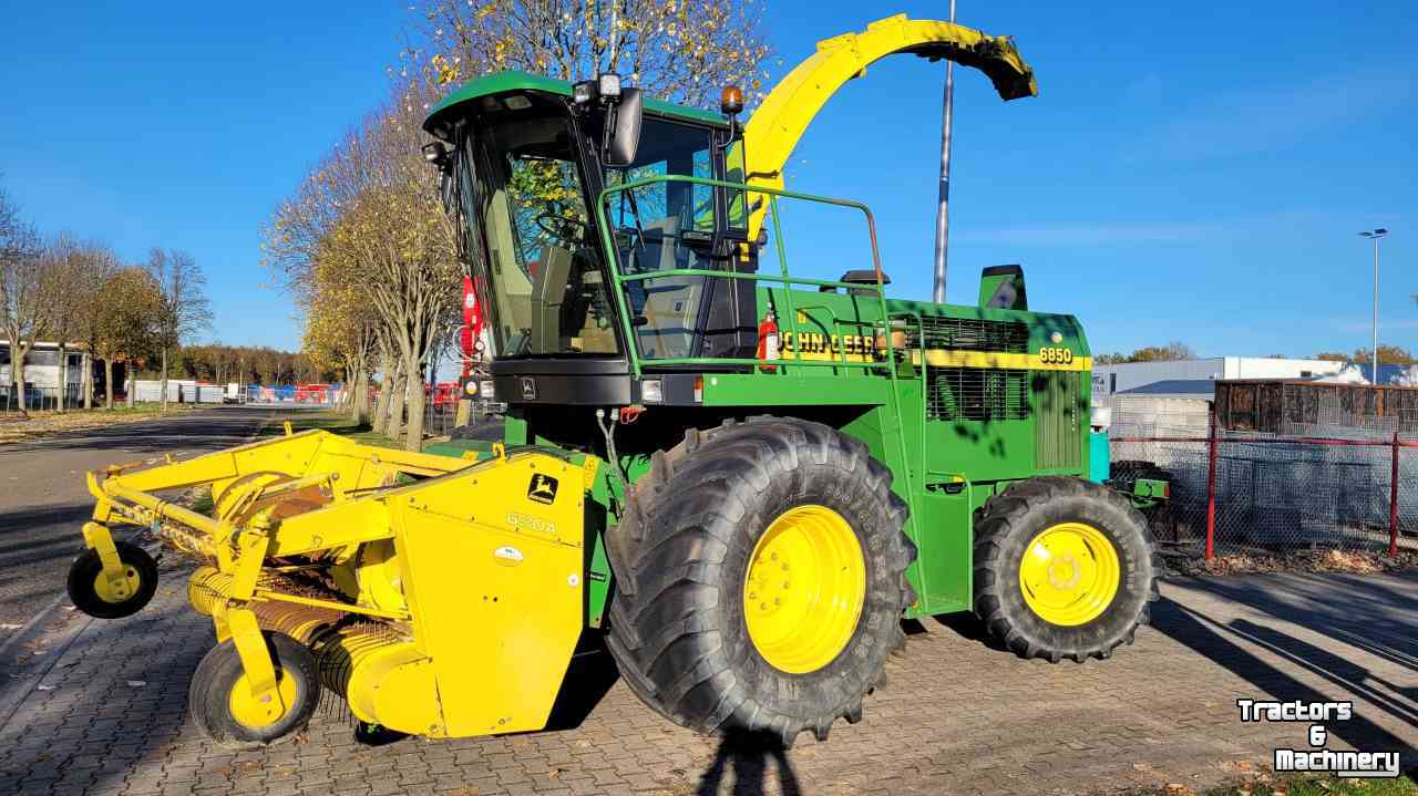 Forage-harvester John Deere Nette 6850 4WD Veldhakselaar Forage Harvester