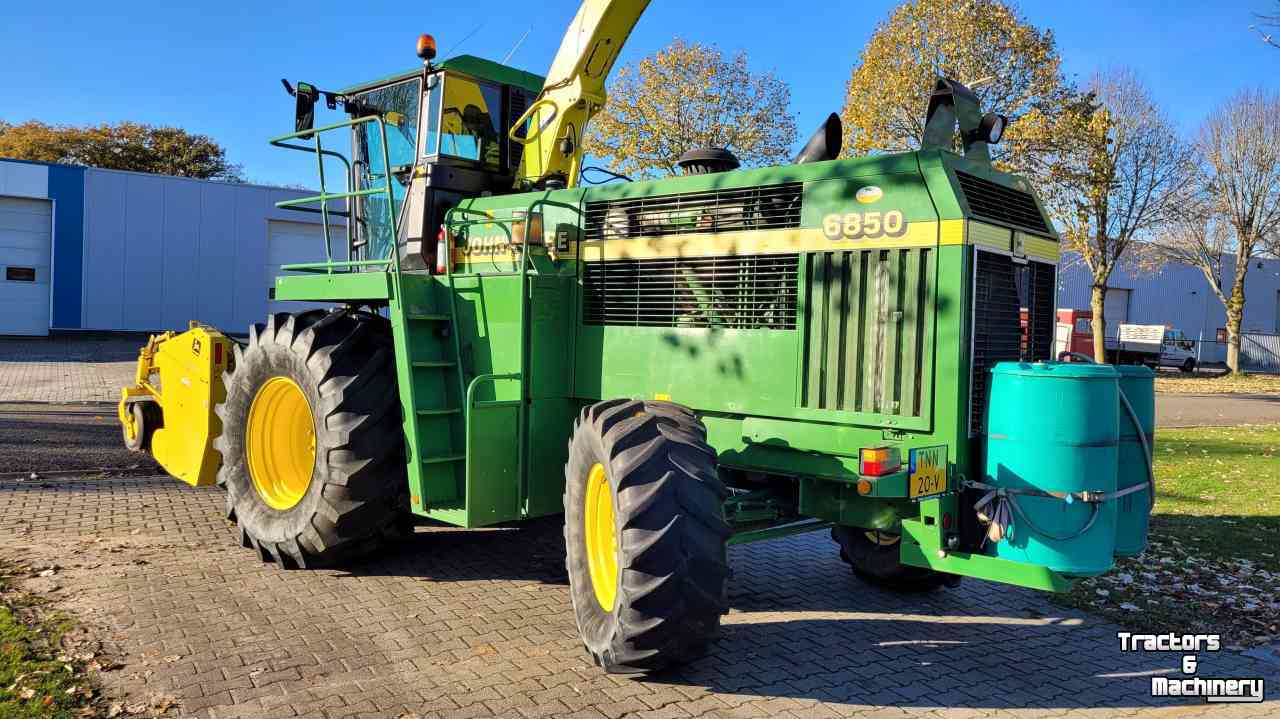 Forage-harvester John Deere Nette 6850 4WD Veldhakselaar Forage Harvester