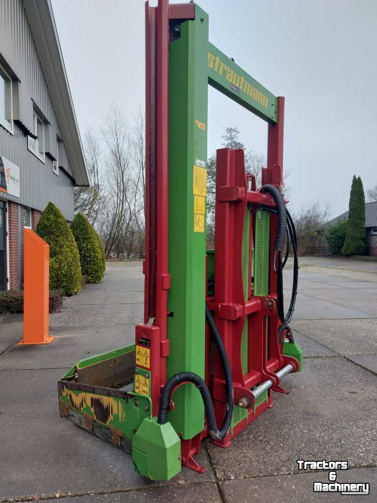 Silage block-cutter Strautmann HQ 2800 met hefmast