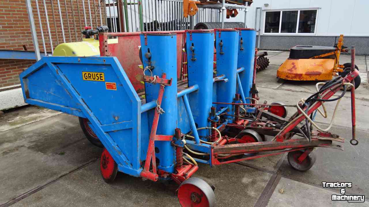 Potato planter Gruse VL-4 getrokken bekerpootmachine