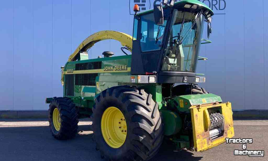 Forage-harvester John Deere 6850 Zelfrijdende Veldhakselaar