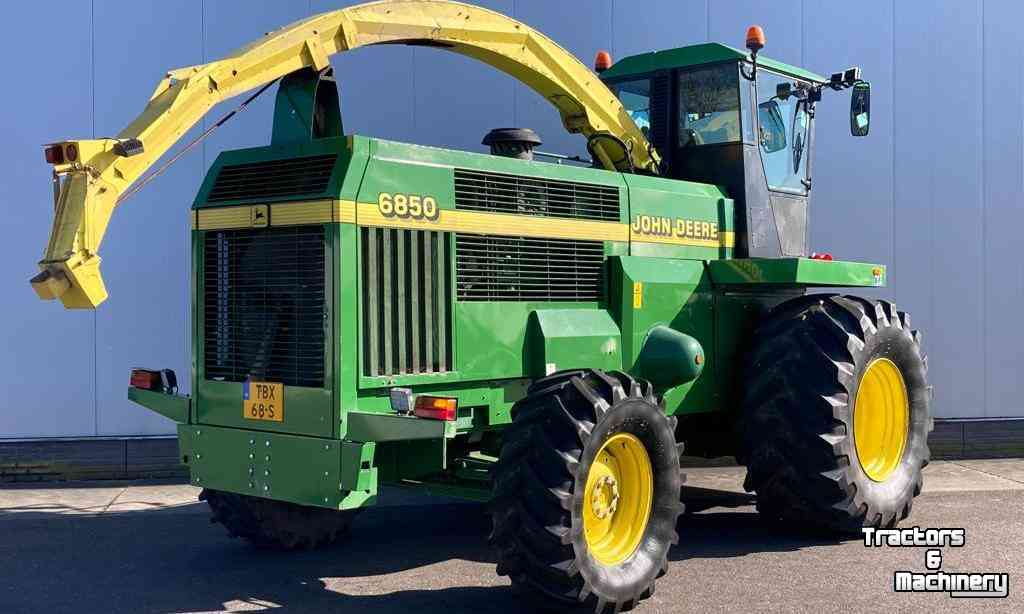 Forage-harvester John Deere 6850 Zelfrijdende Veldhakselaar