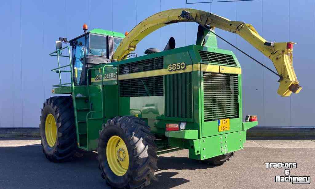 Forage-harvester John Deere 6850 Zelfrijdende Veldhakselaar